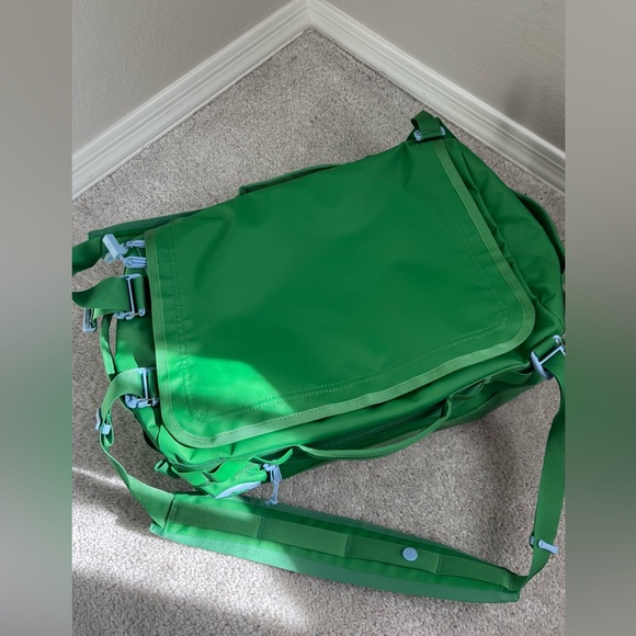 Drunk Elephant to the MoonGo Bag 32L - Picture 6 of 15